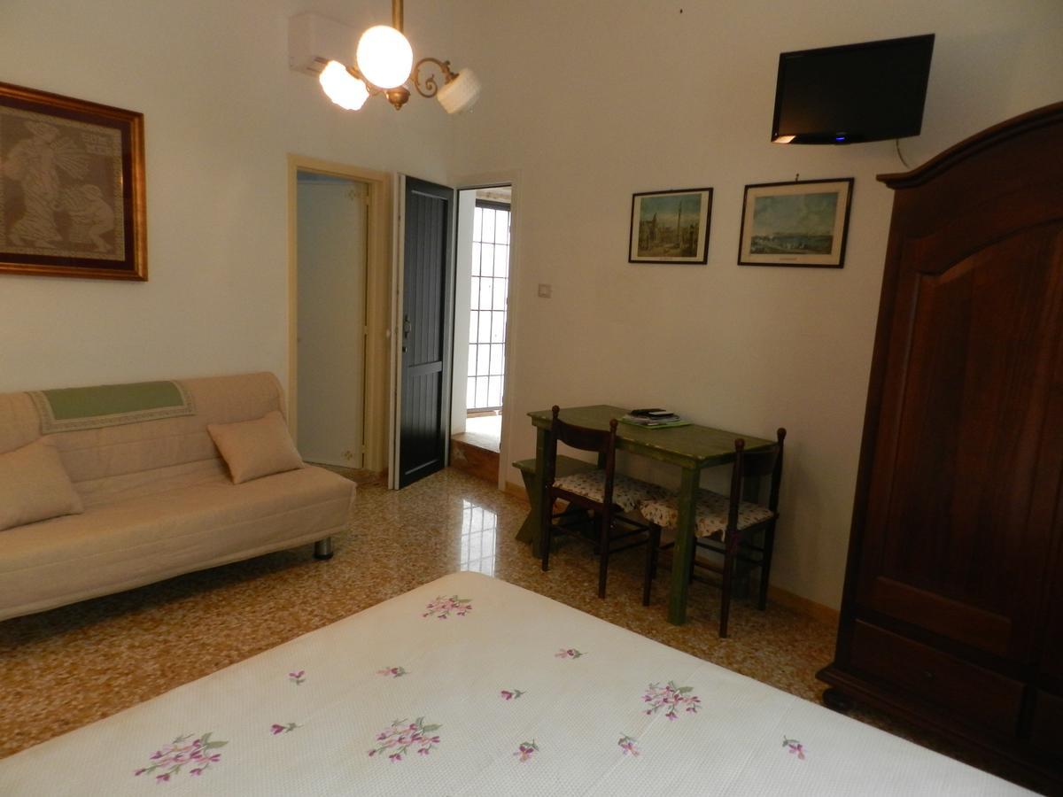 Casa Corte Con Terrazza タヴィアーノ エクステリア 写真