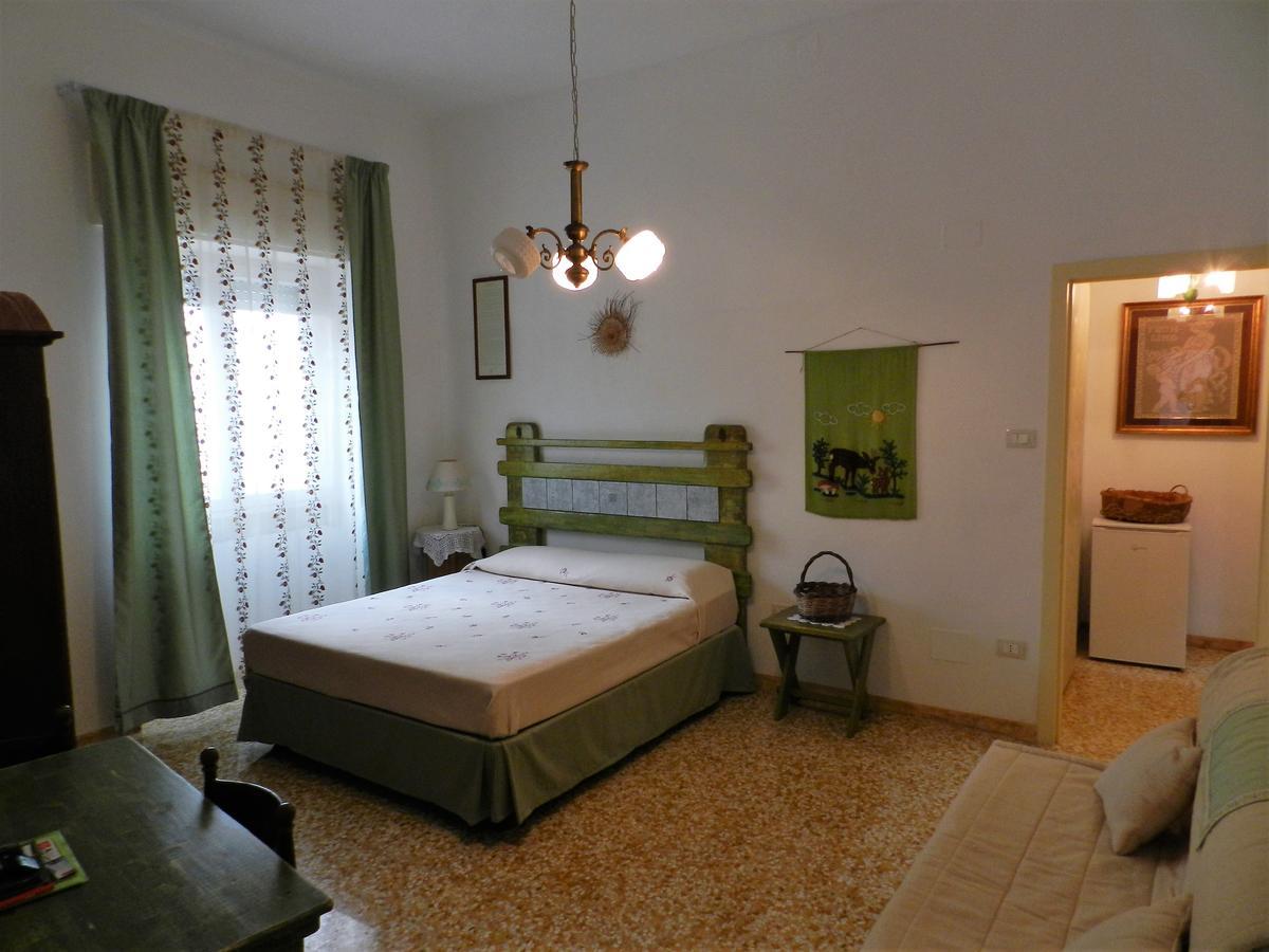 Casa Corte Con Terrazza タヴィアーノ エクステリア 写真